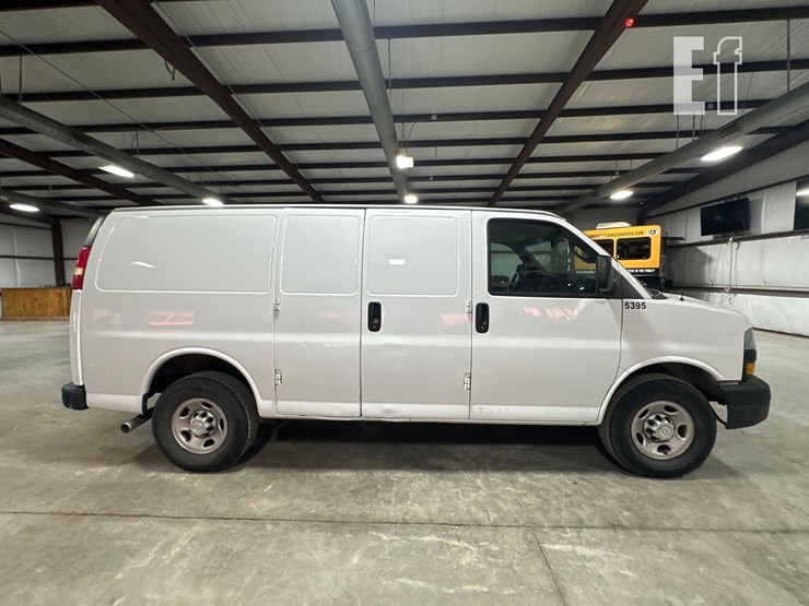 2018-chevrolet-express-2500-image-6