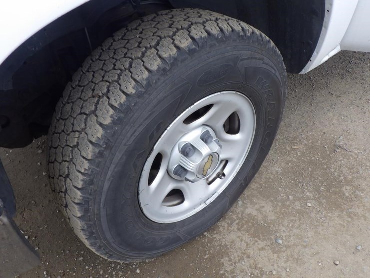 2002-chevrolet-tahoe-image-13