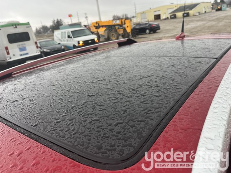 2014-cadillac-srx-image-18