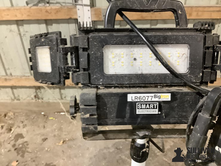 smart-electrician-work-light-image-7