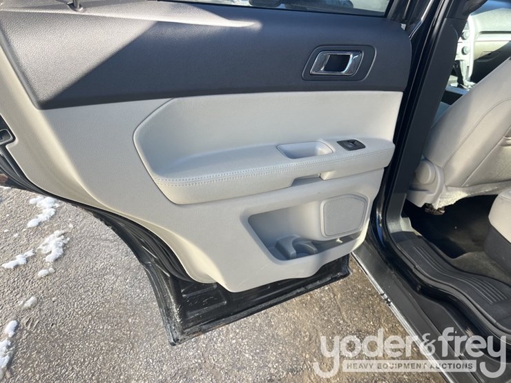 2013-ford-explorer-image-28