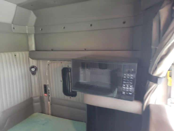 2012-kenworth-w900l-image-44