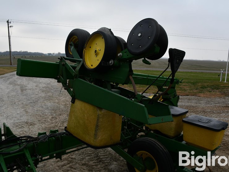 john-deere-male-row-4-0/4-1-planter-image-16