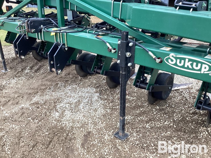 sukup-9000-16r30-cultivator-image-13
