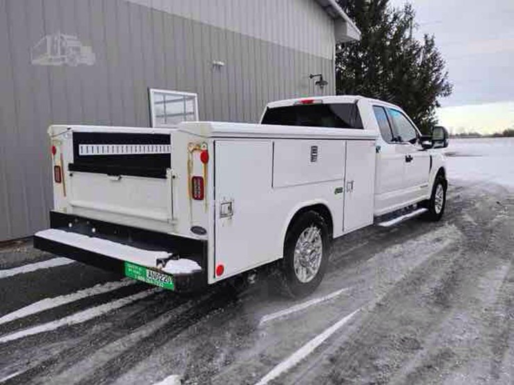 2017-ford-f350-xlt-image-3