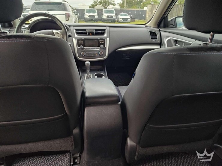 2017-nissan-altima-sedan-image-23
