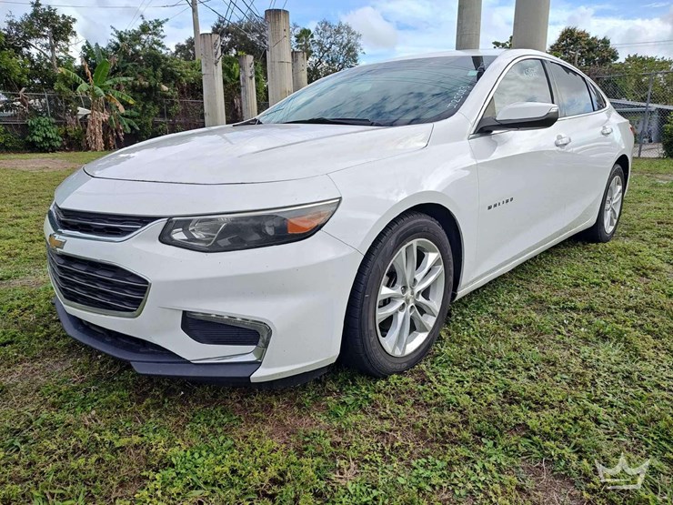 2017-chevrolet-malibu-sedan-image-1