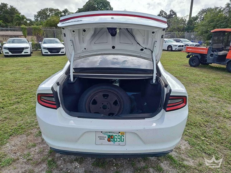 2017-dodge-charger-sedan-image-19