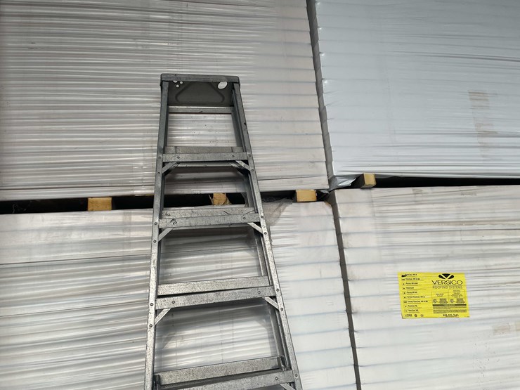 #2775-•-aluminum-12'-ladder-image-2