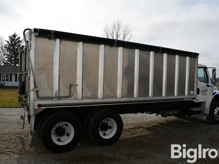 2008-freightliner-m2-106-image-5