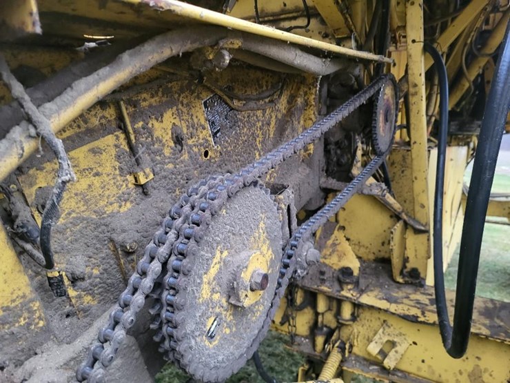 new-holland-tr88-image-11