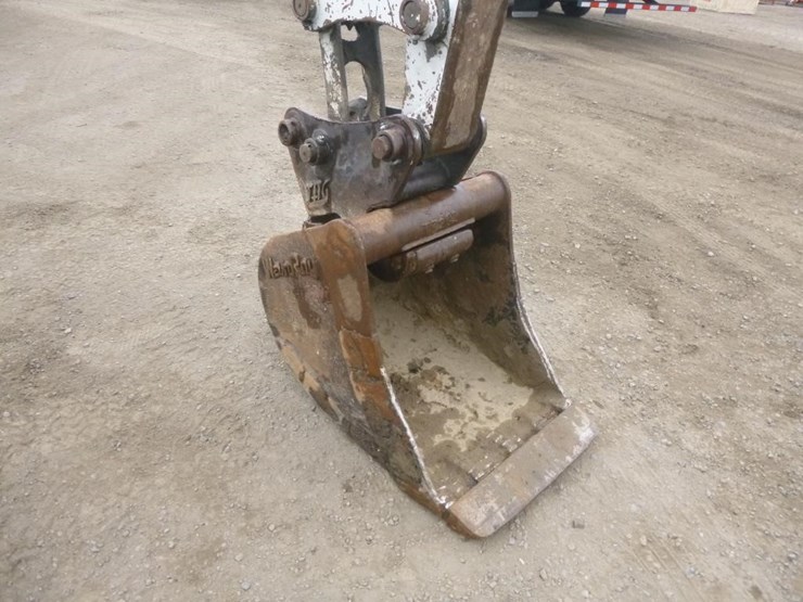 2012-takeuchi-tb180fr-image-23