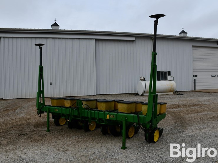 john-deere-6r30-planter-image-9