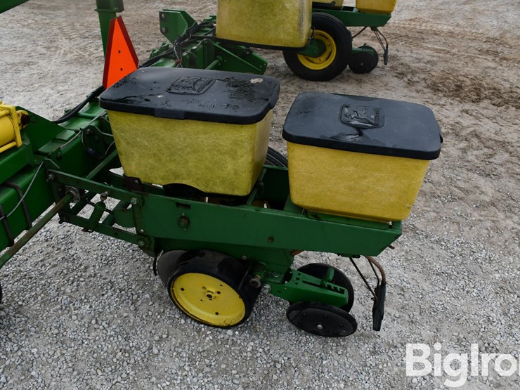 john-deere-male-row-4-0/4-1-planter-image-12