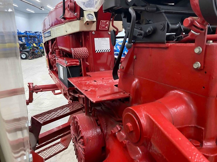 farmall-1206-open-station-restored-image-36