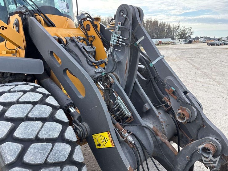 2020-volvo-l60h-image-14