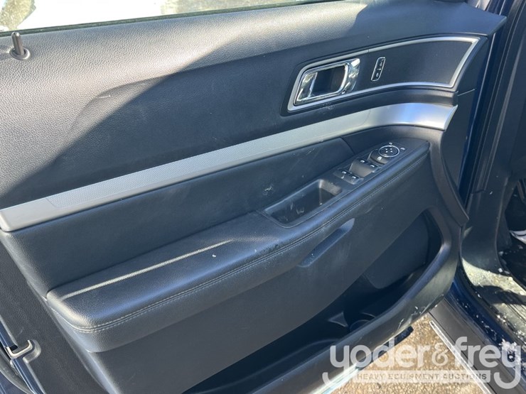 2016-ford-explorer-xlt-image-27