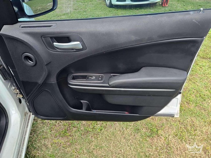 2017-dodge-charger-sedan-image-15