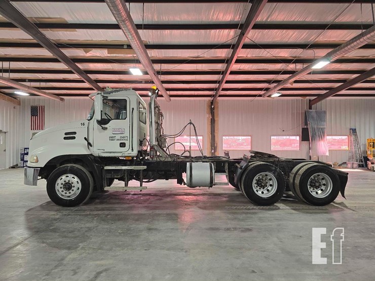 2006-mack-vision-cxn613-image-5