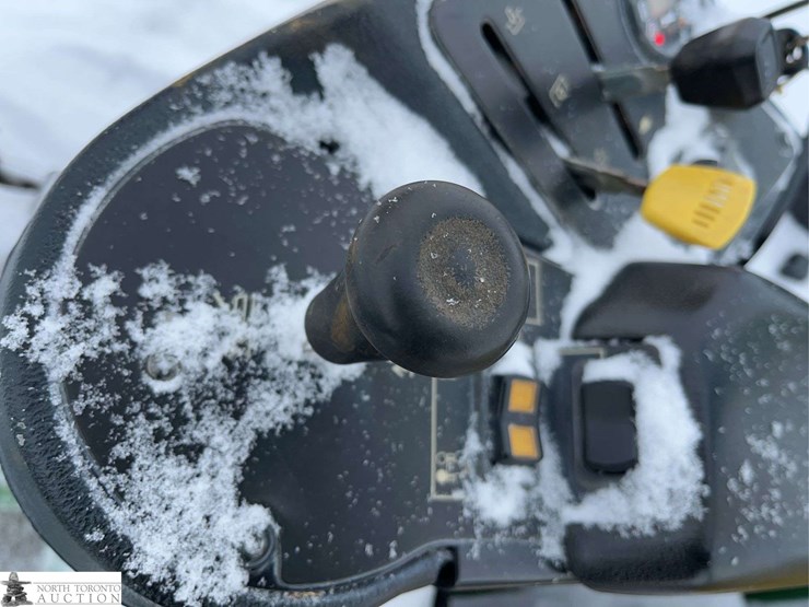 2013-john-deere-7400-image-12