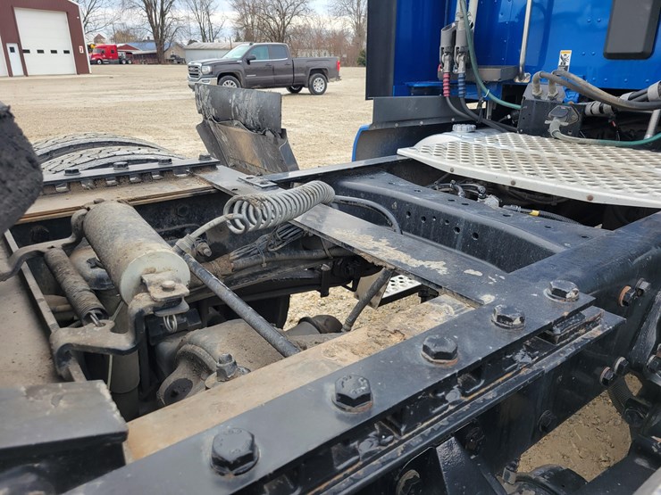 2020-kenworth-t680-image-16