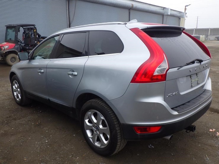 2013-volvo-xc60-image-4