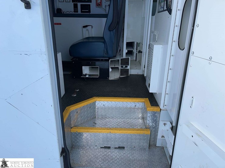 2016-chevrolet-express-s/a-ambulance-image-29