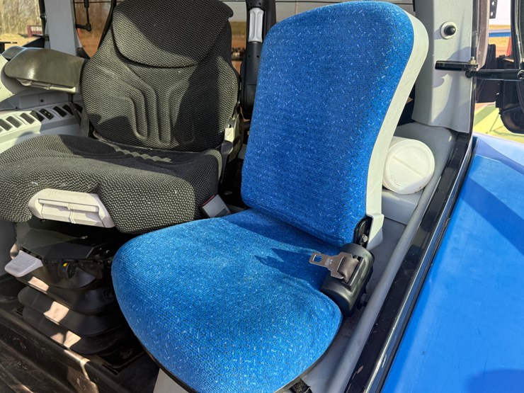 new-holland-t6070-image-21