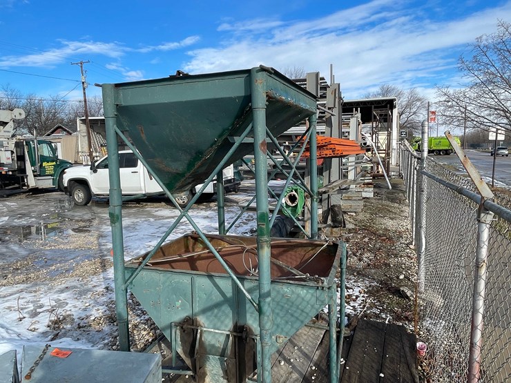 #2269-•-(2)-metal-hoppers-image-7