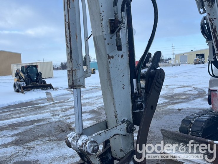 2013-takeuchi-tb153fr-image-19