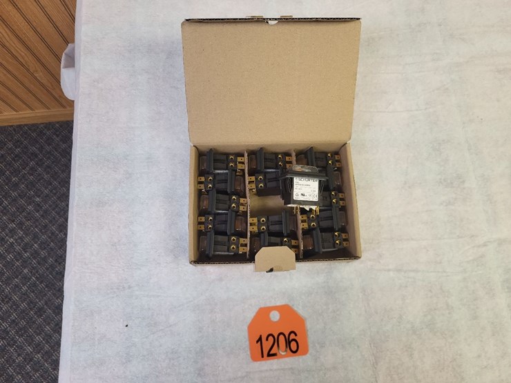 (15)-schurter-4-amp-240-volt-single-phase-breakers---tag-#1206-image-1