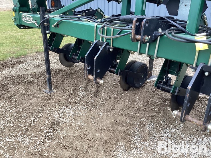 sukup-9000-16r30-cultivator-image-15