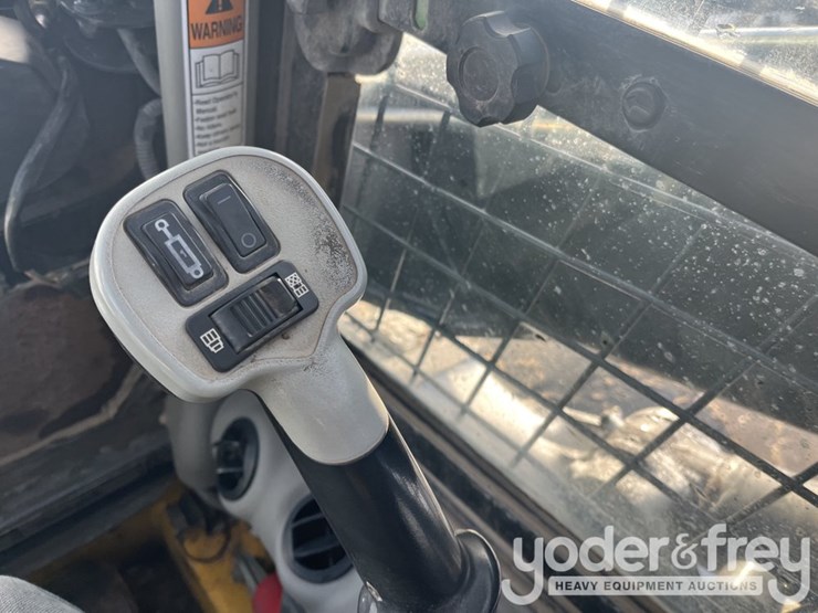 2017-new-holland-l234-image-37