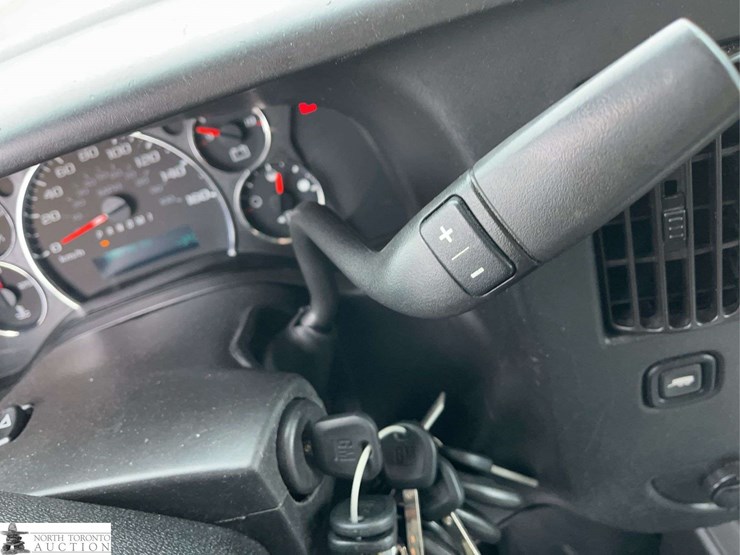 2017-chevrolet-express-g3500-image-26