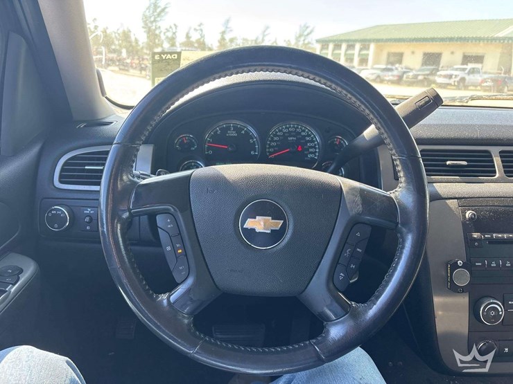 2010-chevrolet-tahoe-image-15