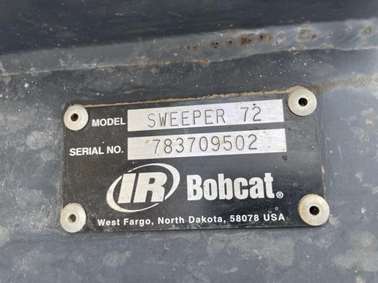 bobcat-72"-universal-attach-broom-sweeper-image-4