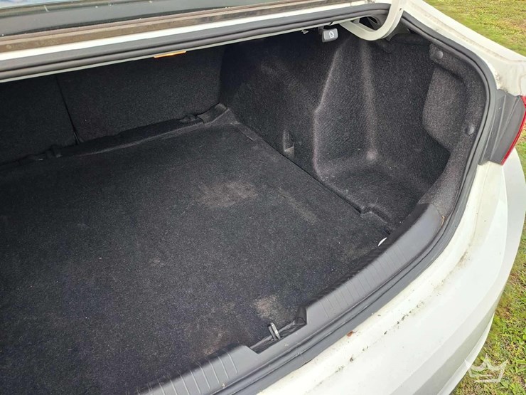 2017-chevrolet-malibu-sedan-image-17