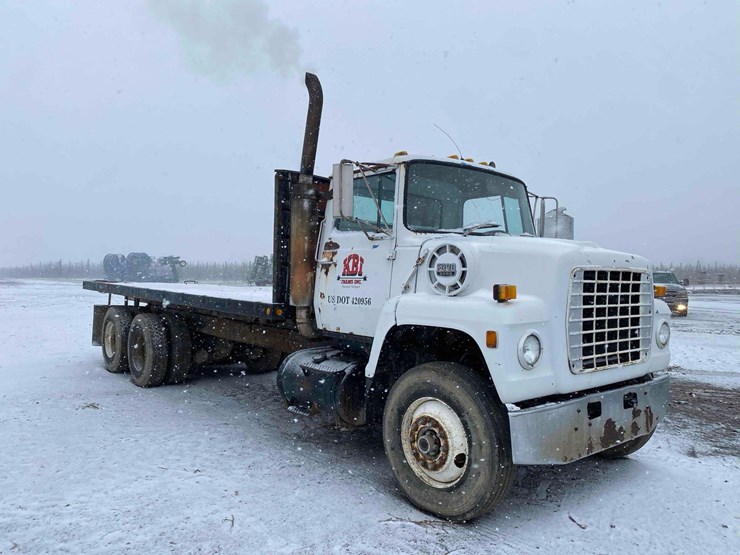 1983-ford-9000-image-3