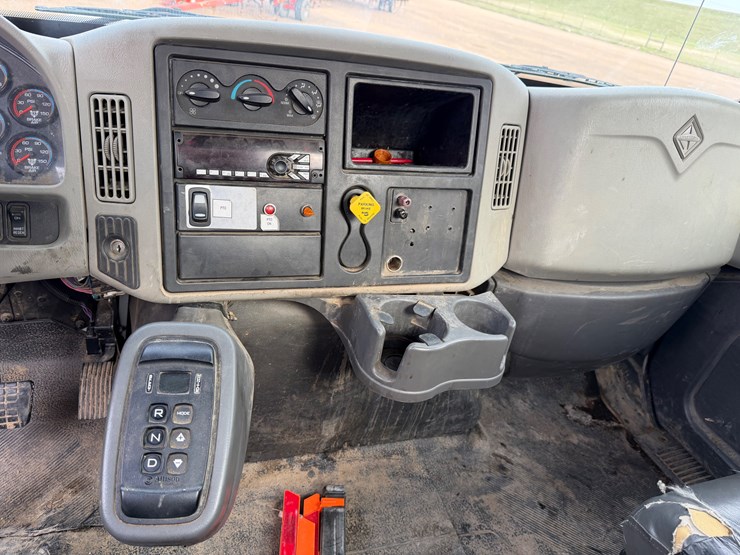 2018-international-durastar-4400-image-14