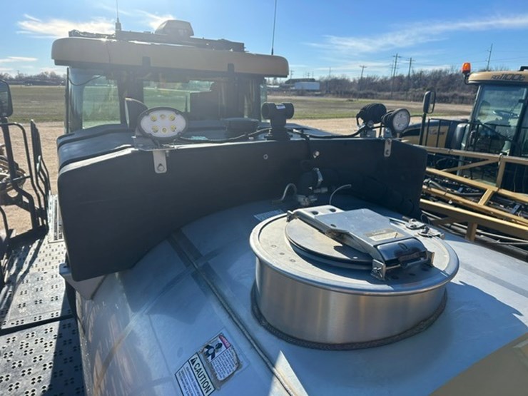 #4295-•-**rogator-900c-4x4-self-propelled-sprayer-agca0900lnnnl1061-image-17