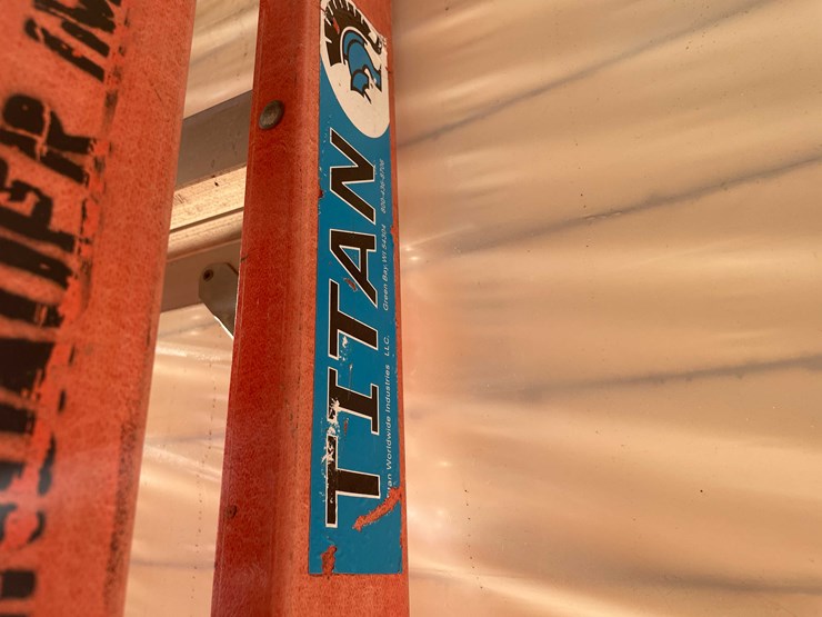 #2773-•-titan-8'-fiberglass-ladder-image-8