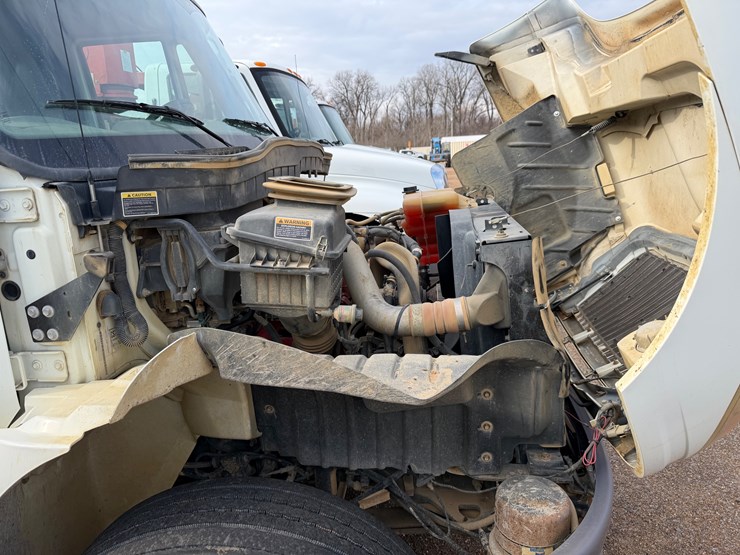 2018-international-durastar-4400-image-21