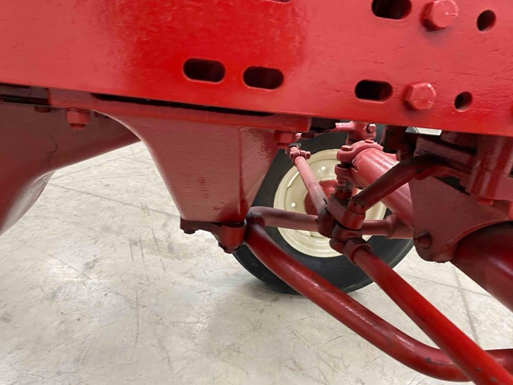farmall-1206-open-station-restored-image-14