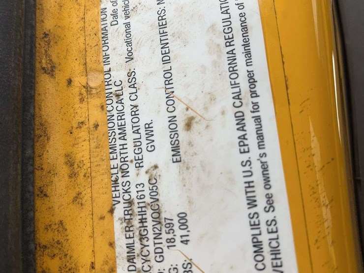 2016-freightliner-m2-106-image-13