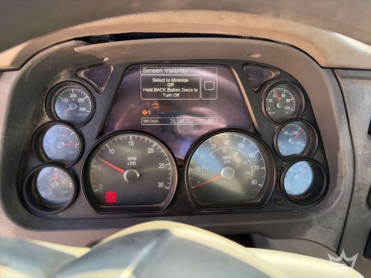 2013-peterbilt-567-image-15