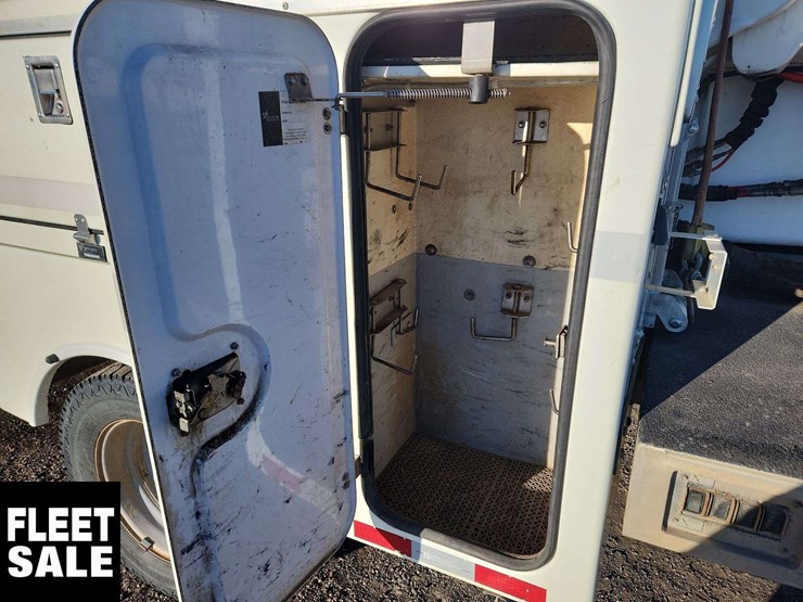 2017-ford-f550-image-33