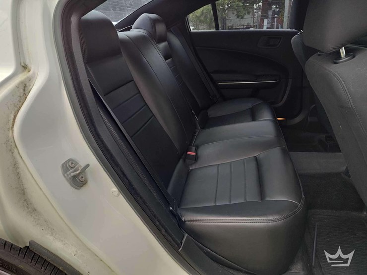 2017-dodge-charger-sedan-image-17