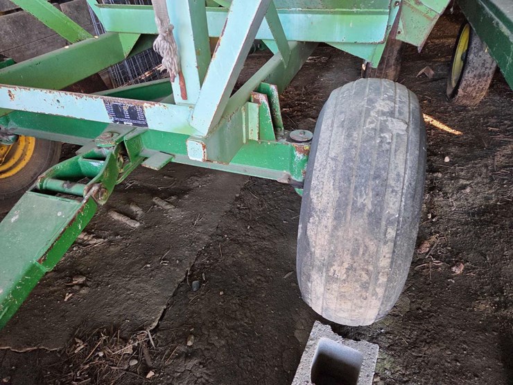 parker-gravity-wagon-on-gehl-running-gear-w/-roll-tarp-image-2