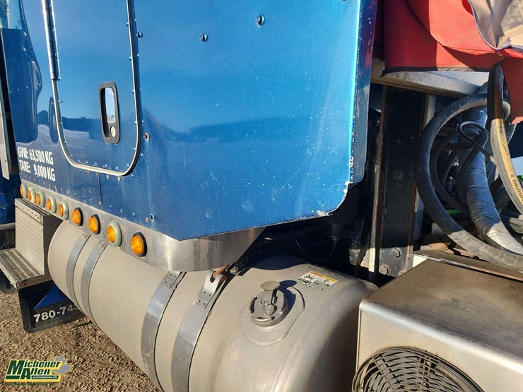 2013-peterbilt-388-image-38