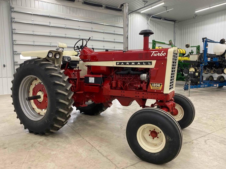 farmall-1206-open-station-restored-image-3